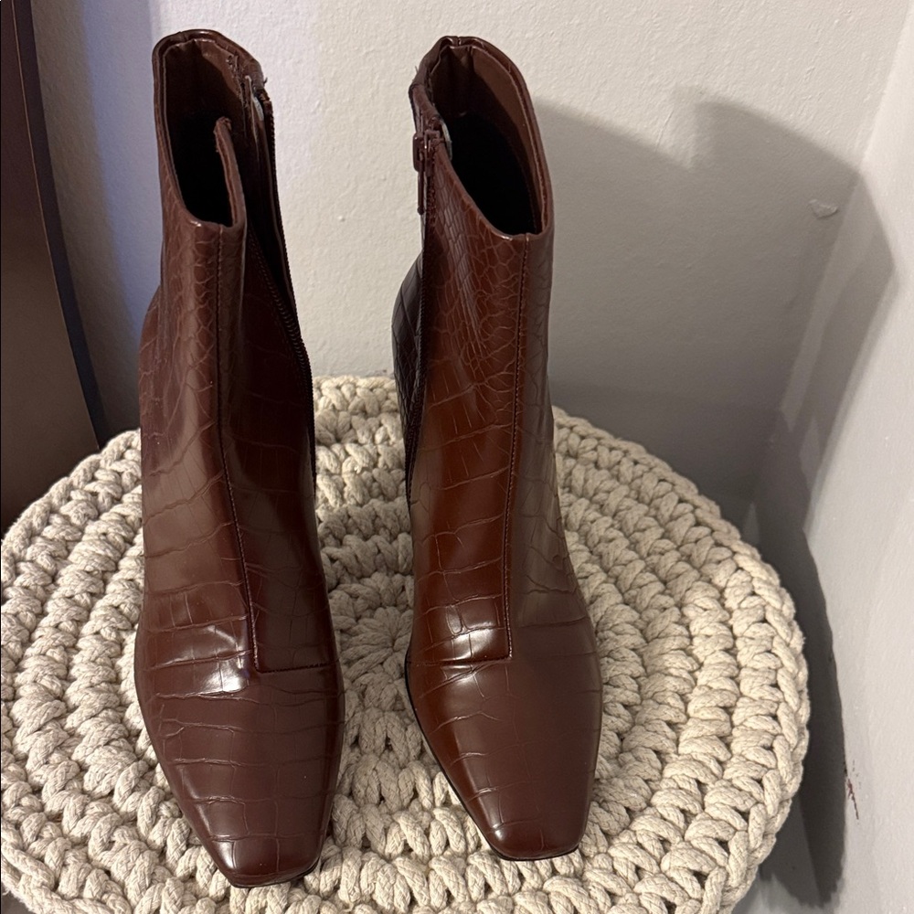 NWT Brown croc boots